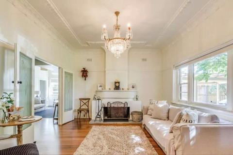 Provincial On Eddington