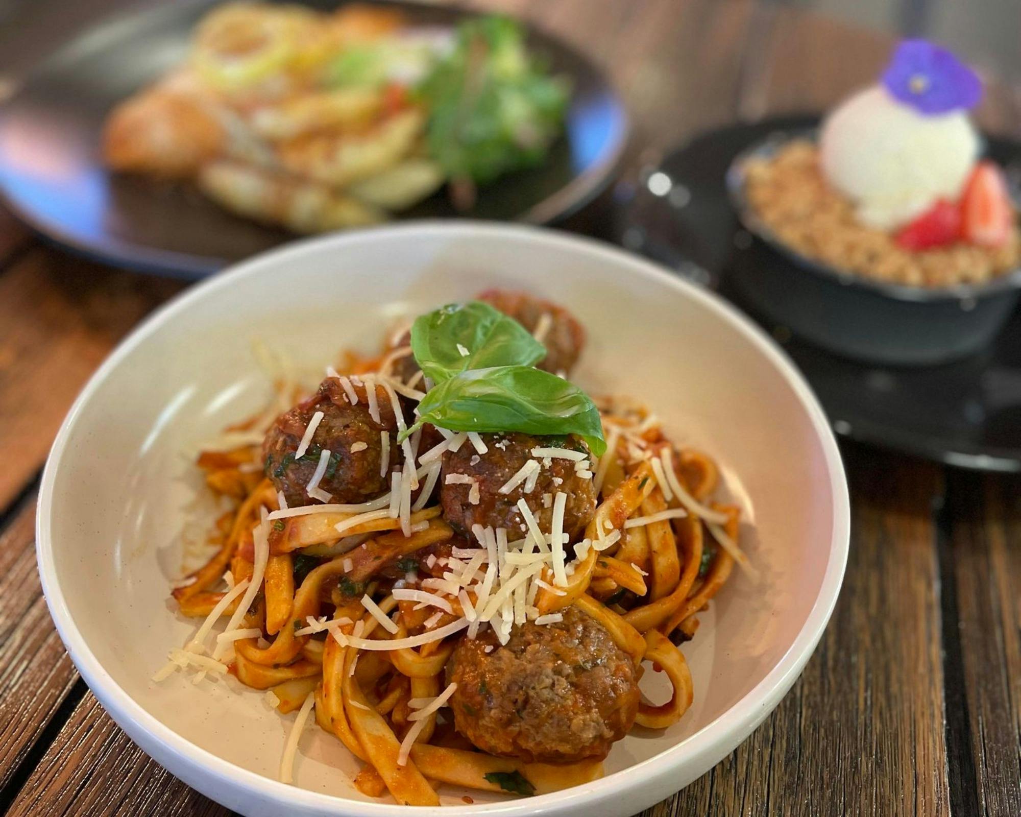 picture of fettuccini with meatballs