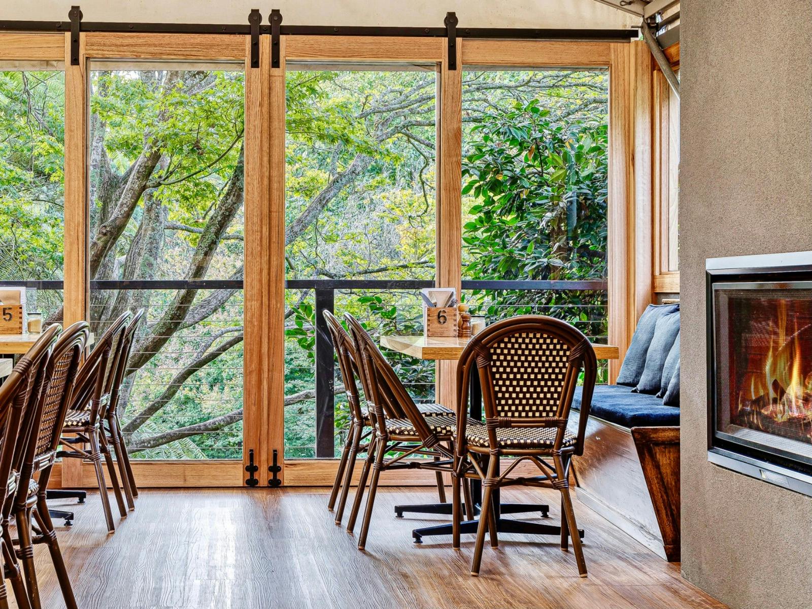 Alfresco dining on the rear deck