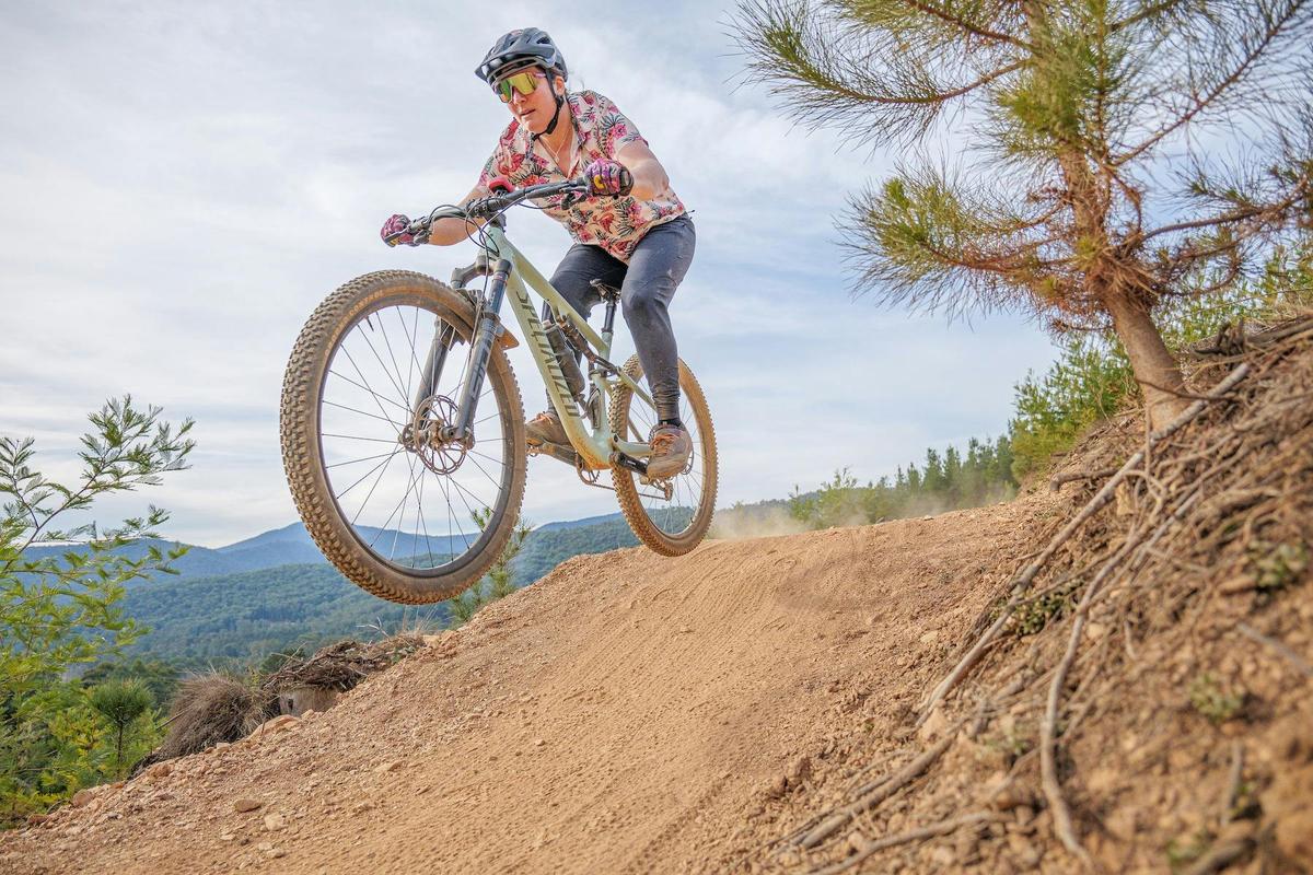 Our experienced instructors can teach you the basics of jumping or advanced jumping techniques