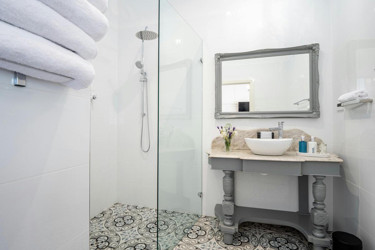 Latrobe - Ensuite