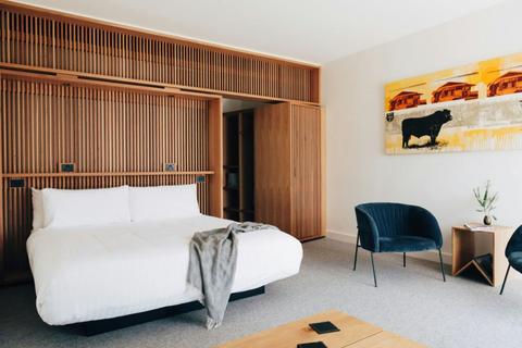 Deluxe Mountain View Room Bedroom