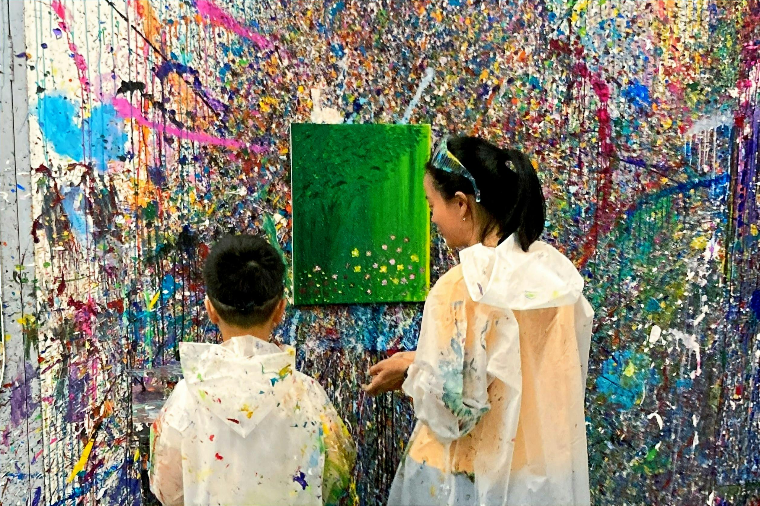 Splatter painting mother and son, Kaboo Studio