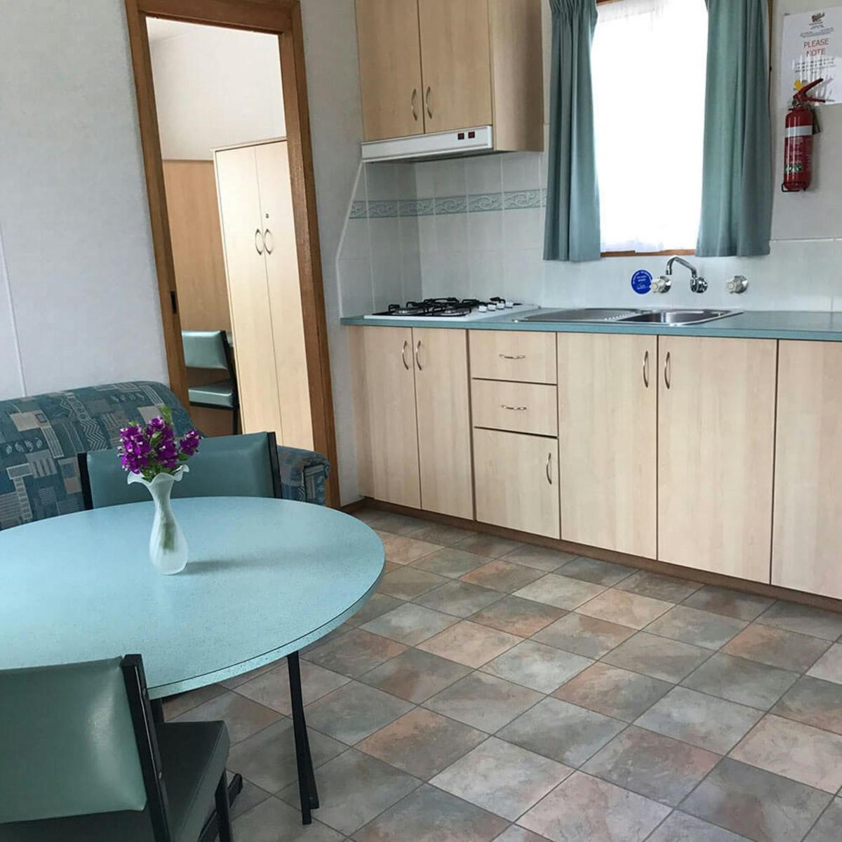 Kitchen Cabin4
