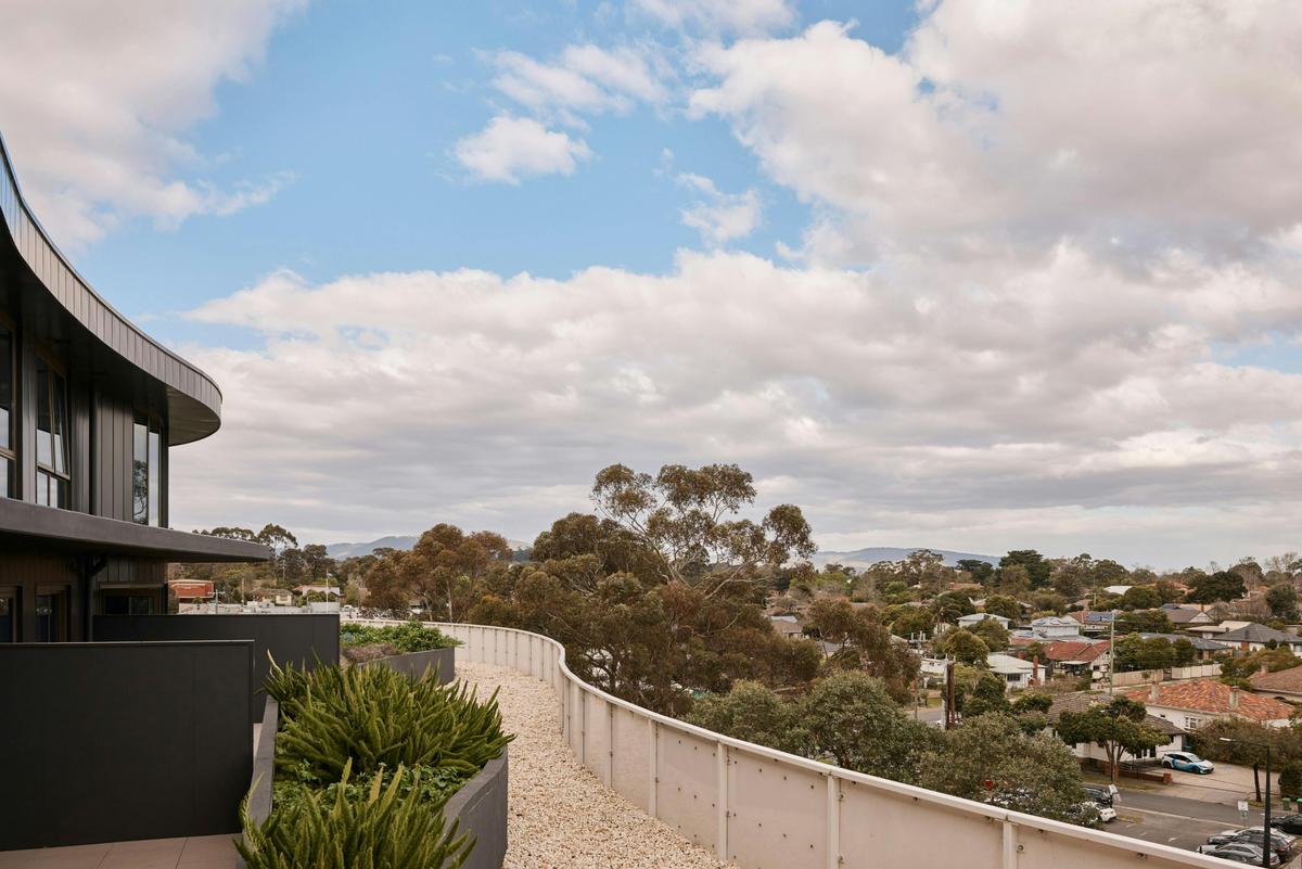 Executive 1 Bedroom King Courtyard Apartment