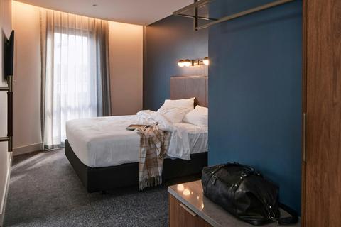 Executive 1 Bedroom King Courtyard Apartment