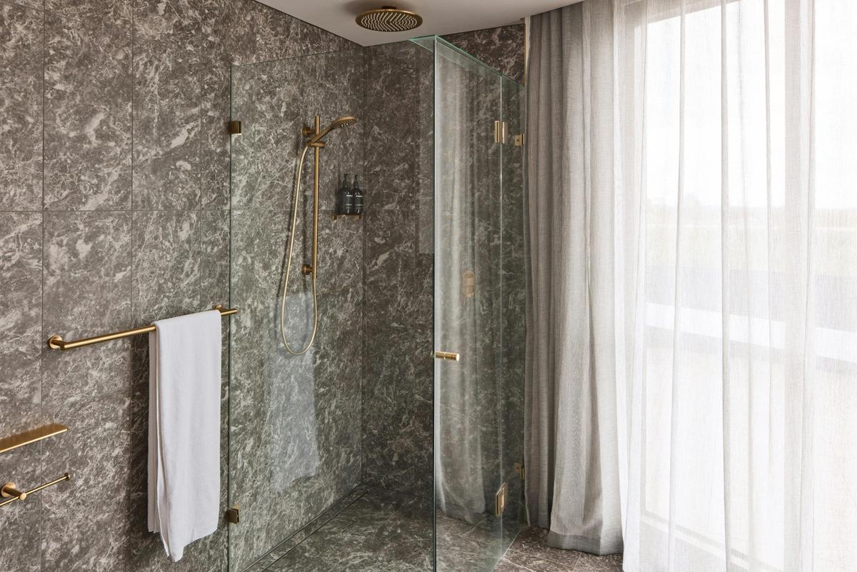 Executive 1 Bedroom King Courtyard Apartment