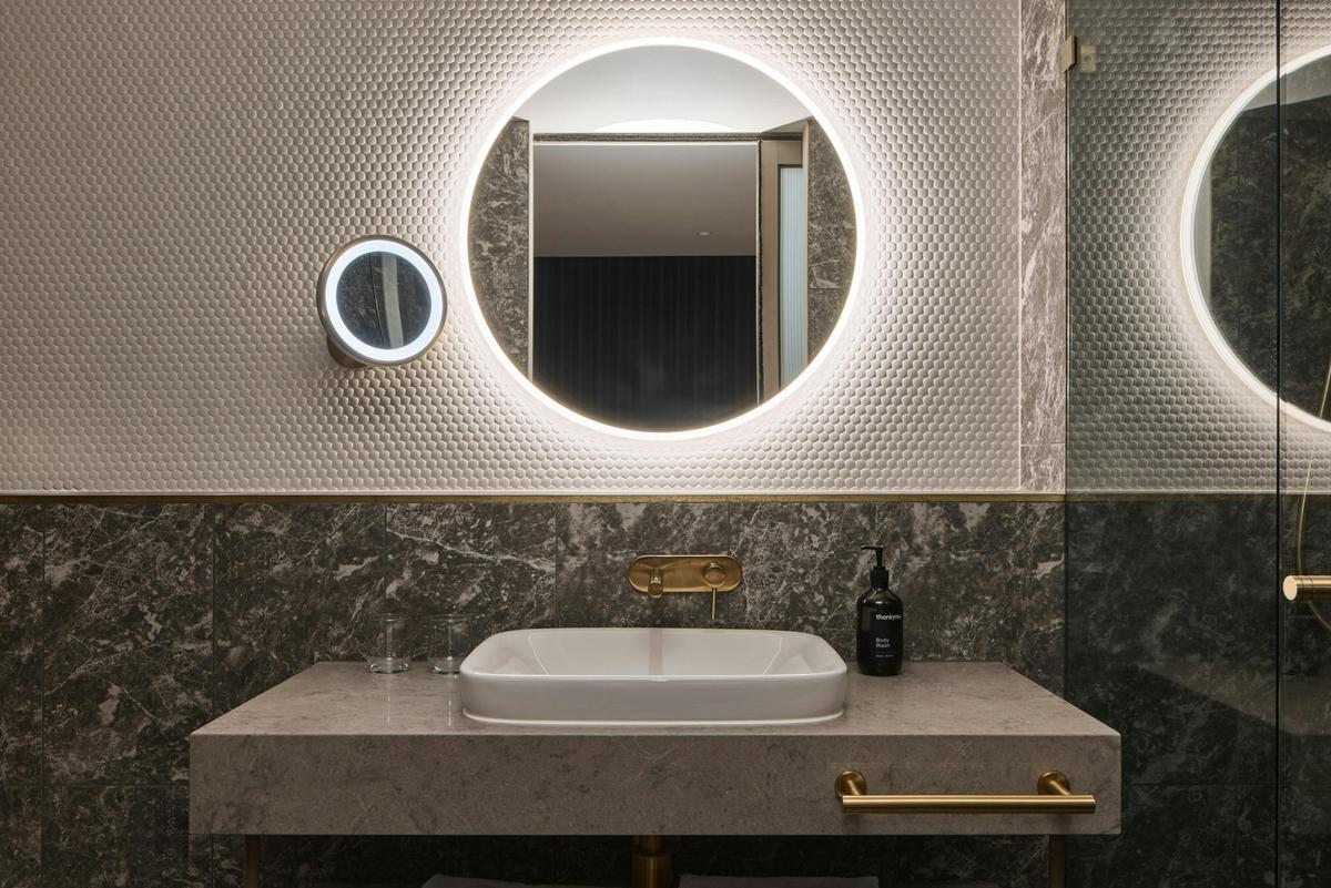 Deluxe Two Bedroom King Courtyard Apartment