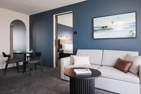 One Bedroom King Apartment