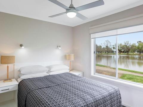 Main bedroom of Lakeview Cabin