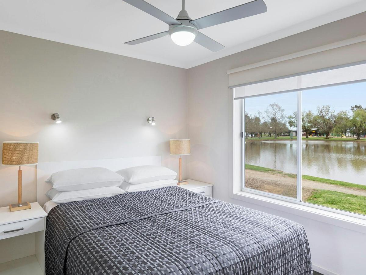 Main bedroom of Lakeview Cabin