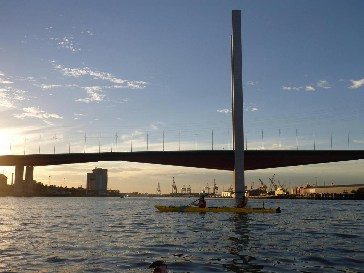Views of Bolte Bridge on a Melbourne City Twilight Kayak Tour