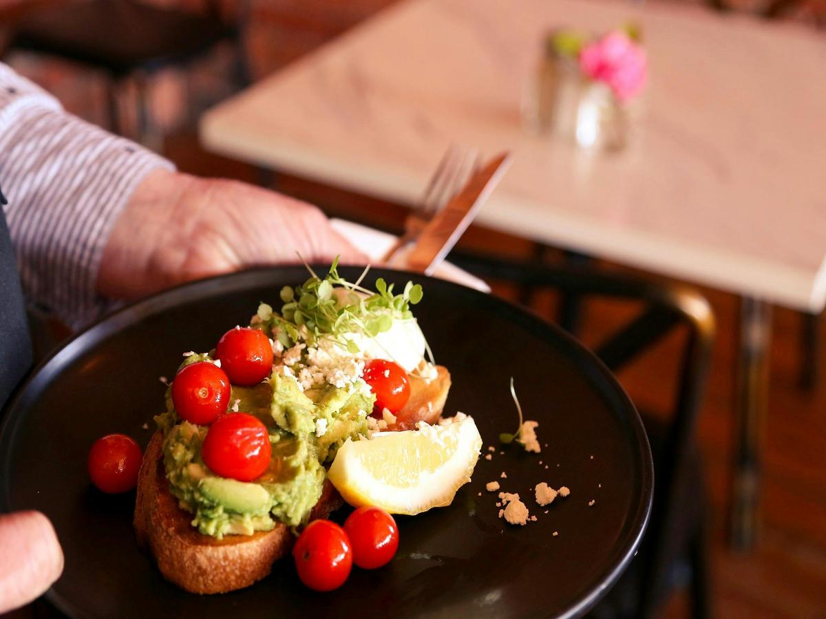 Salingers Cafe - Smashed Avocado