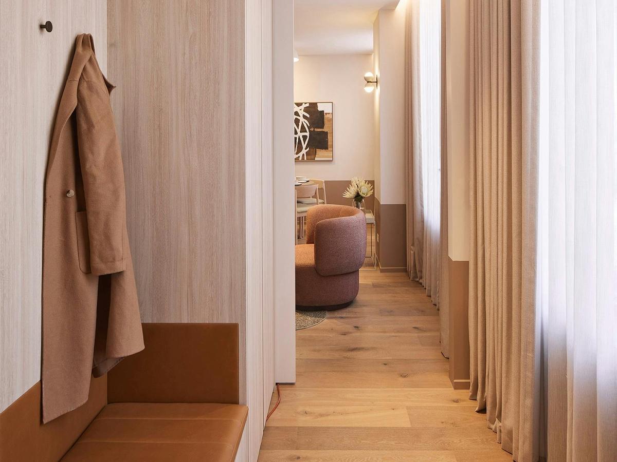 Rydges Deluxe Apartment Living Room