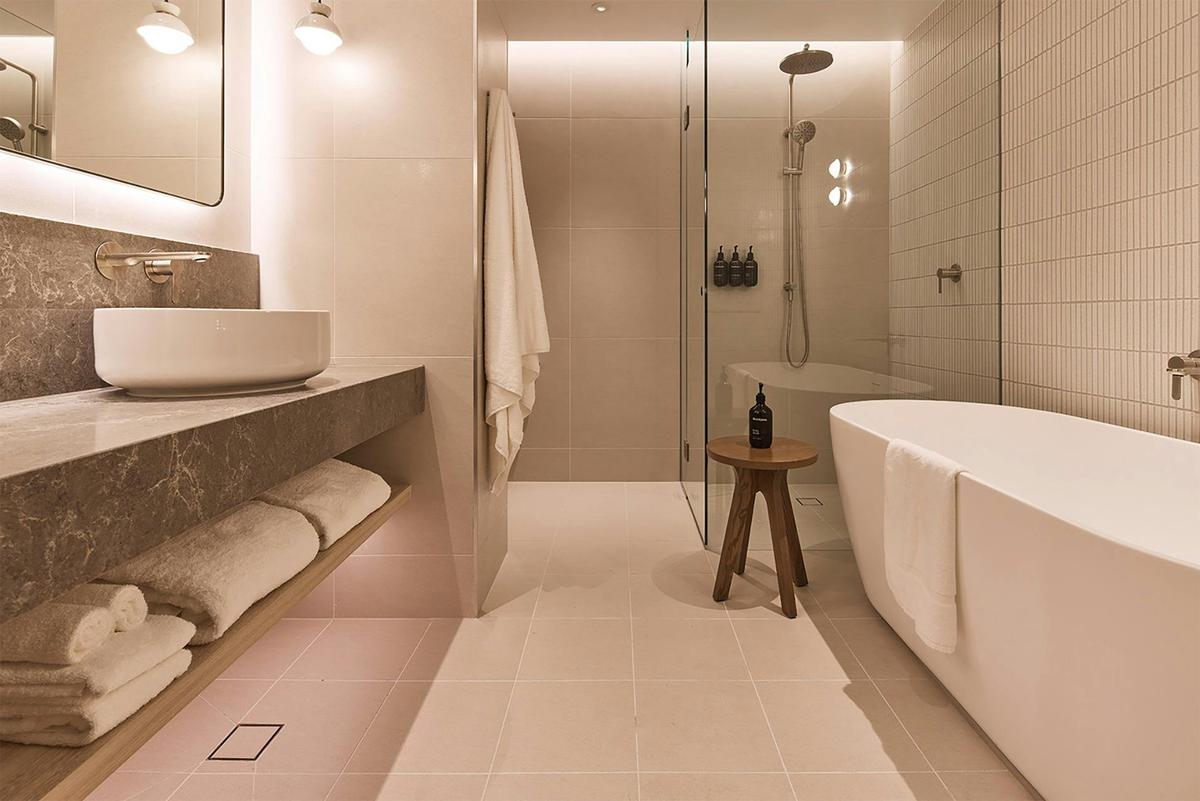 Rydges Twin King Suite - Bathroom