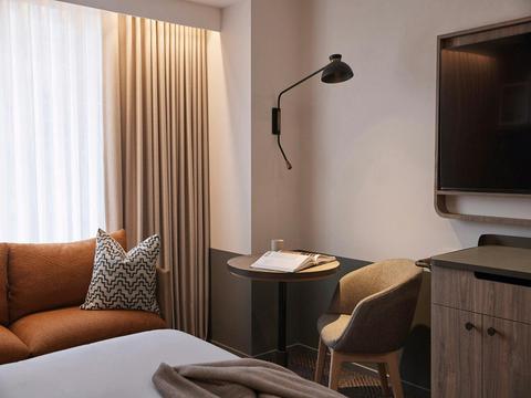 Rydges Deluxe King Room