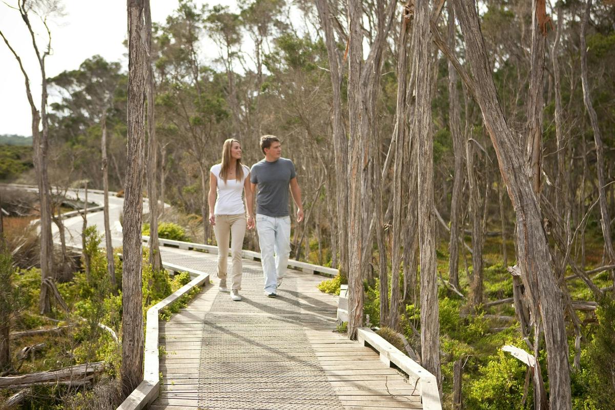 Rhyll Inlet is a 10 minutewalk from Rhyll Haven