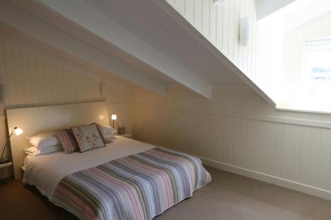 Queen En Suite Bedroom