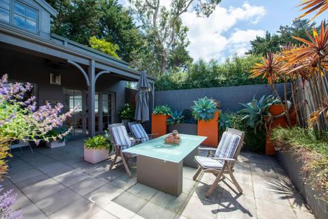 Private Courtyard