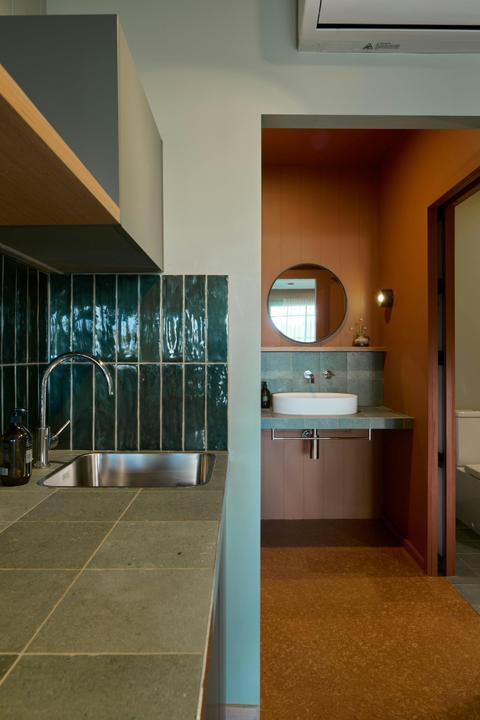 Kitchenette and dressing room room 2