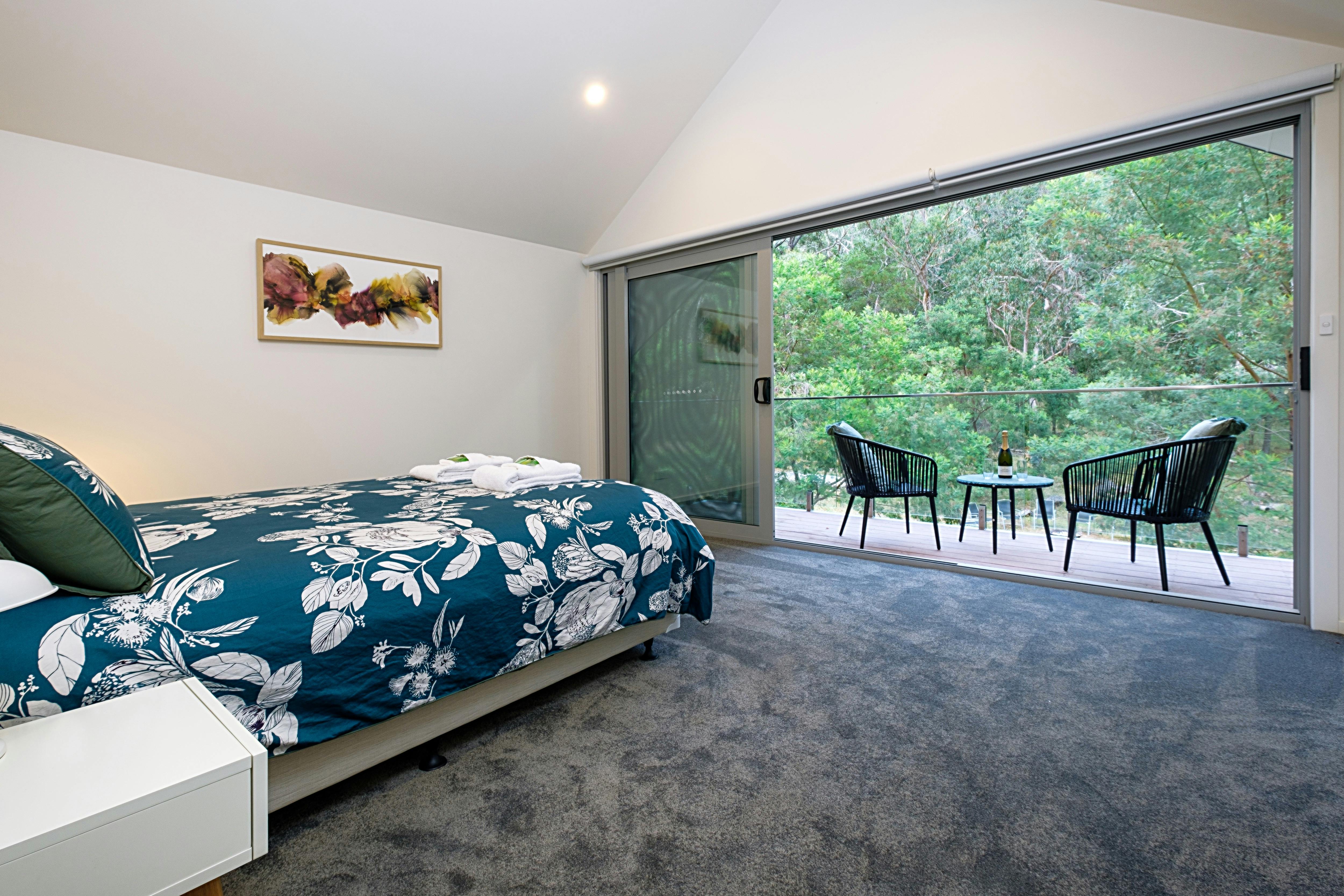 Master bedroom with QB, ensuite, balcony & spectacular views.