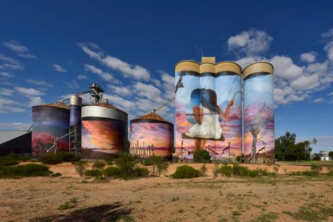 Sea Lake Silo Art - Silo Art Trail