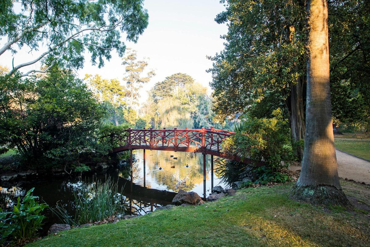 Rippon Lea Lake