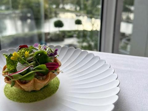 Helicopter Adventure to Lake House Daylesford with R1