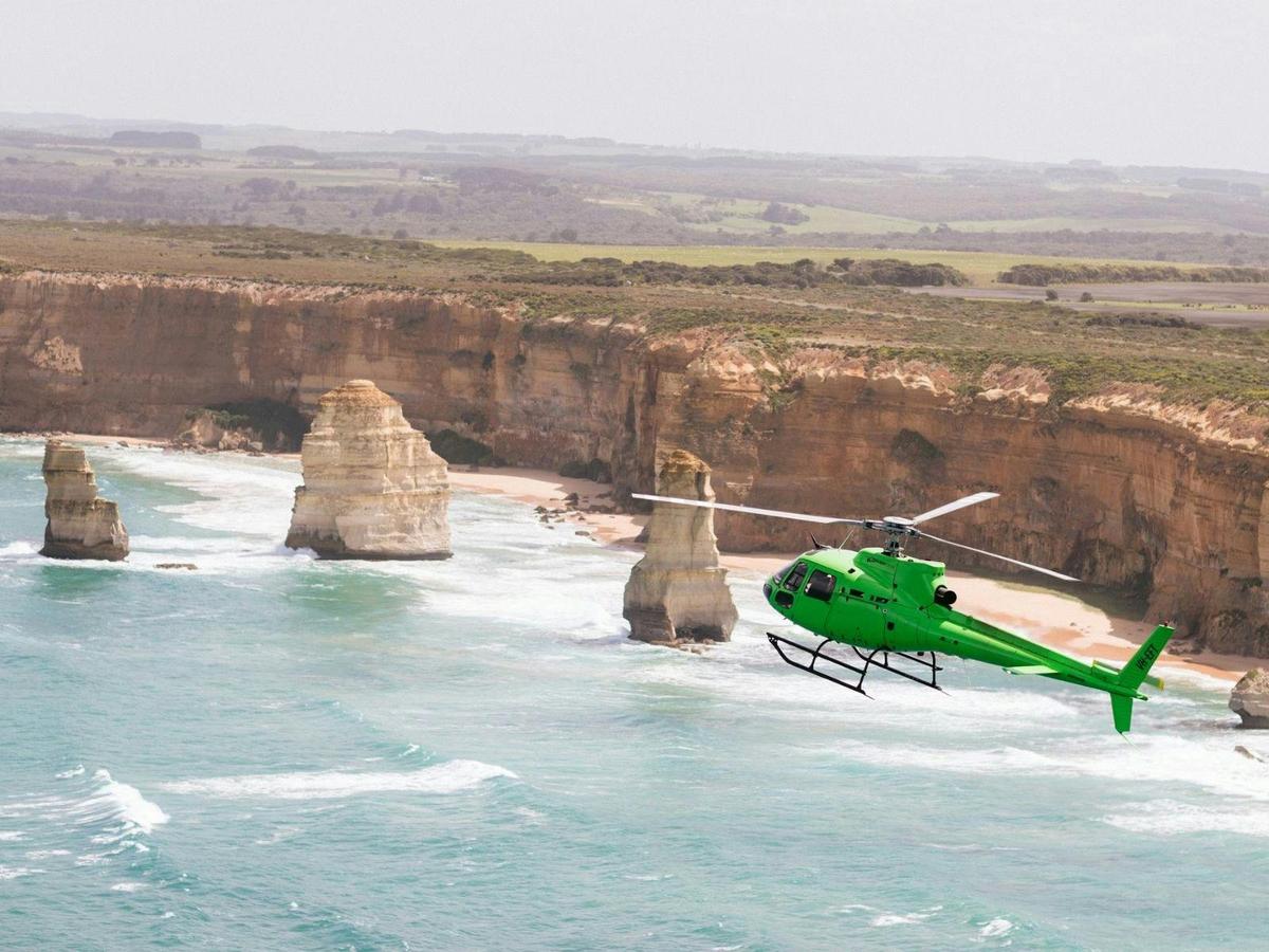Helicopter Ride from Melbourne CBD to 12 Apostles & Great Ocean Road