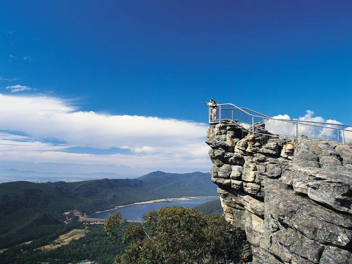 Melbourne to Grampians Helicopter Tour