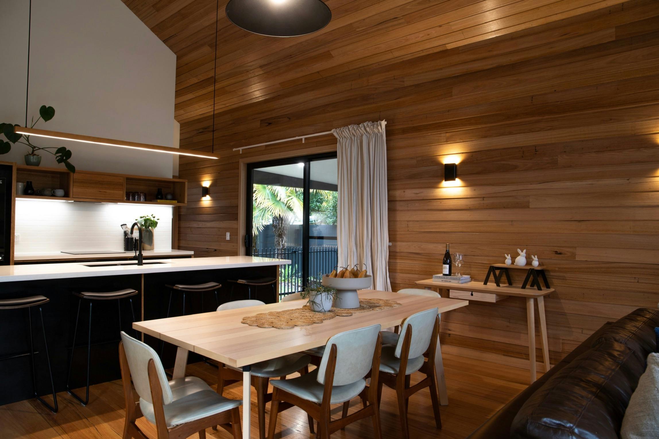 Kitchen & Dining Space