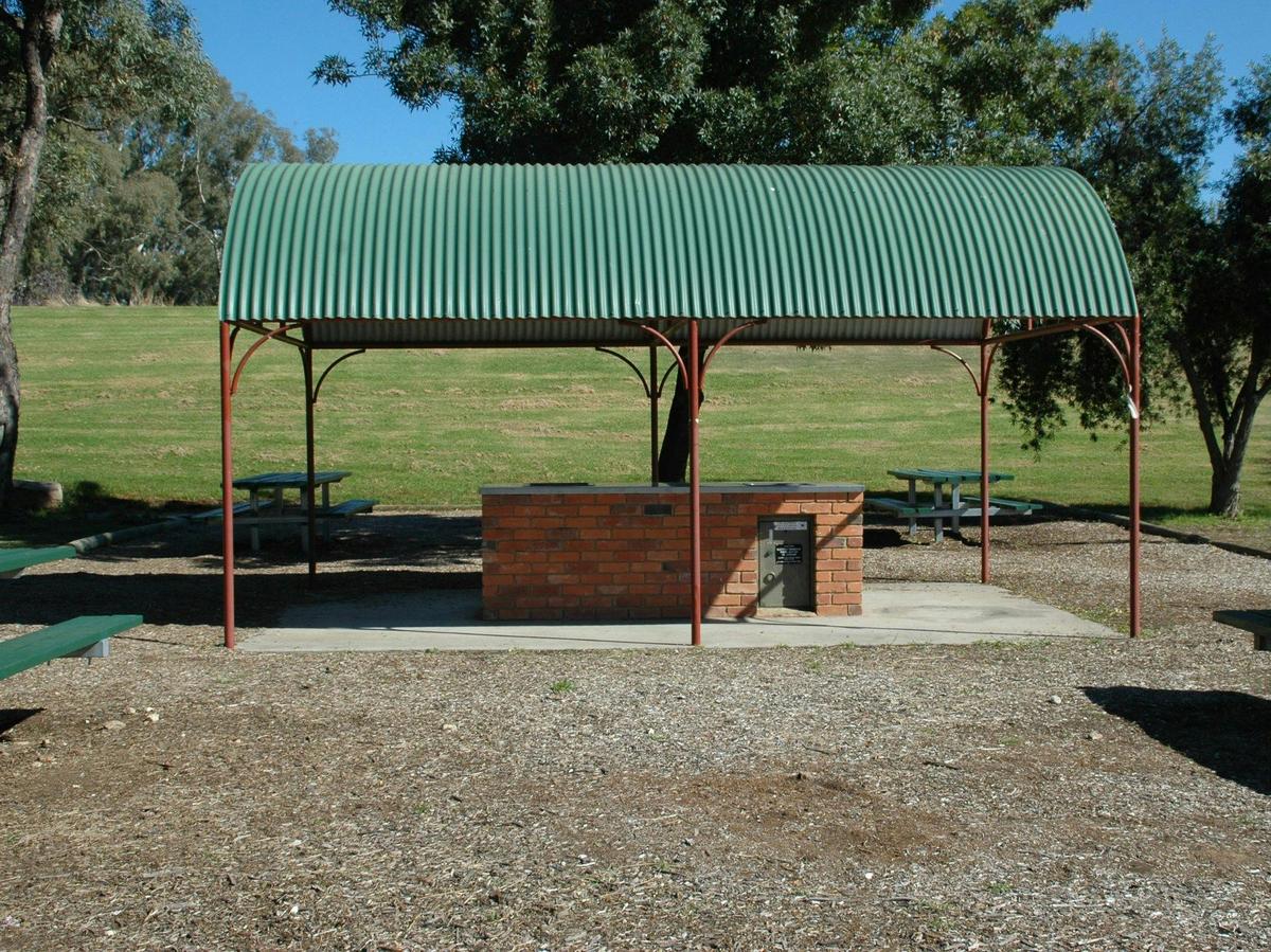 BBQ at Rutherglen Apex Park