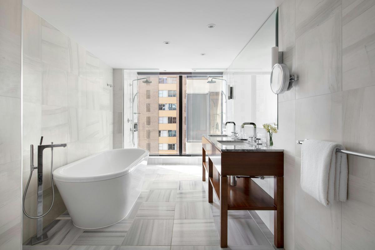 Treasury Garden Suite Bathroom