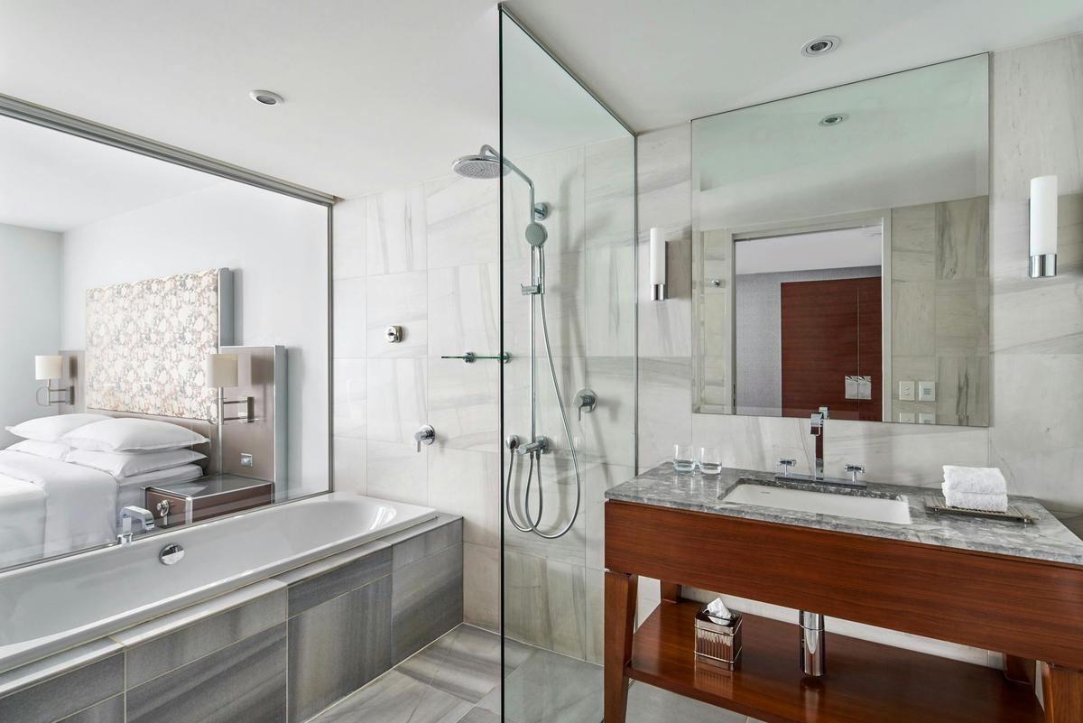 Executive Terrace Suite Bathroom