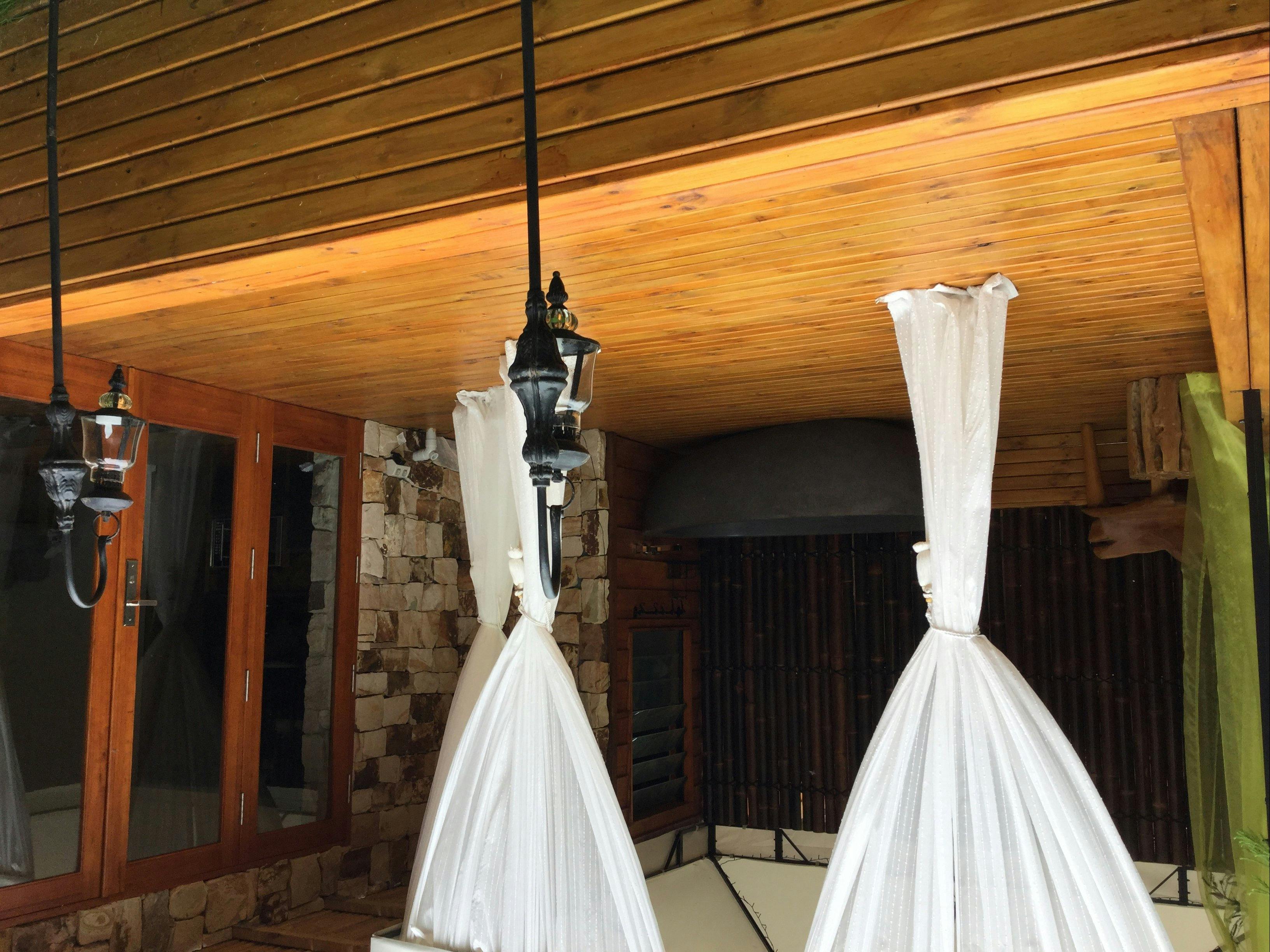 Outdoor private deck and bath at Seahorse Retreat bnb and Massage  Studio