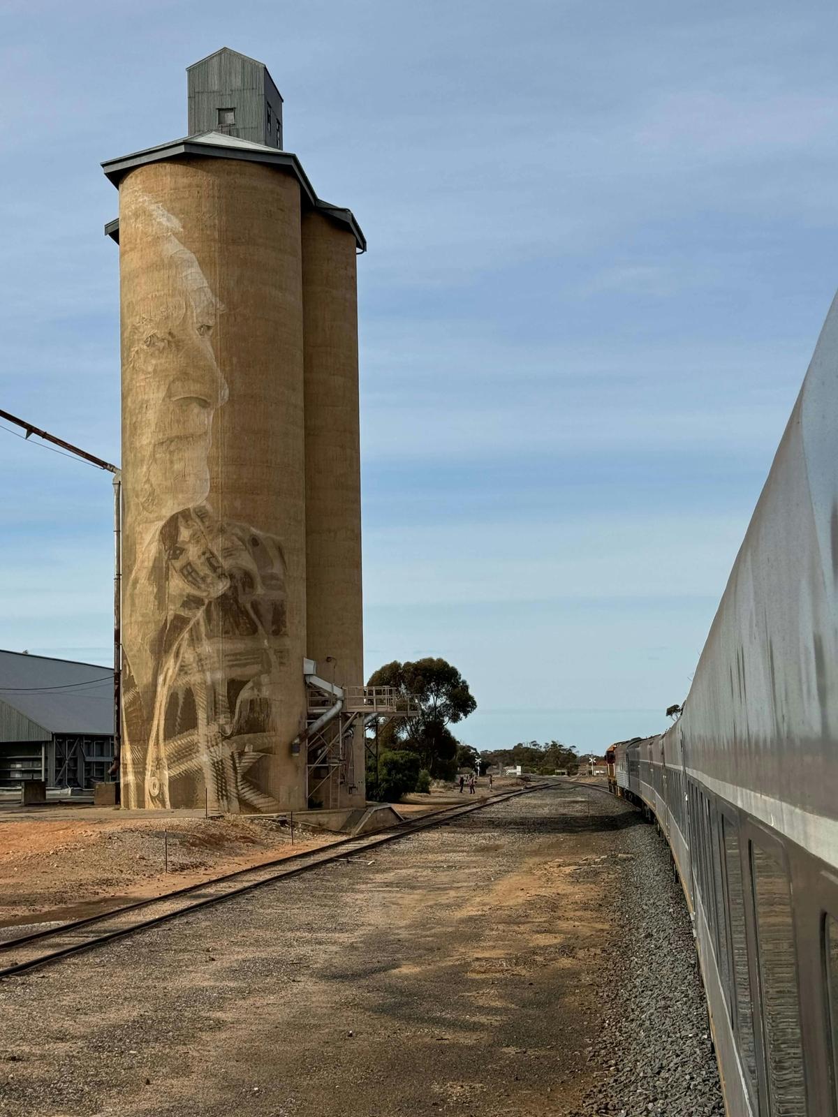 The Vinelander halts to view the awe-inspiring silo artwork in Lascelles