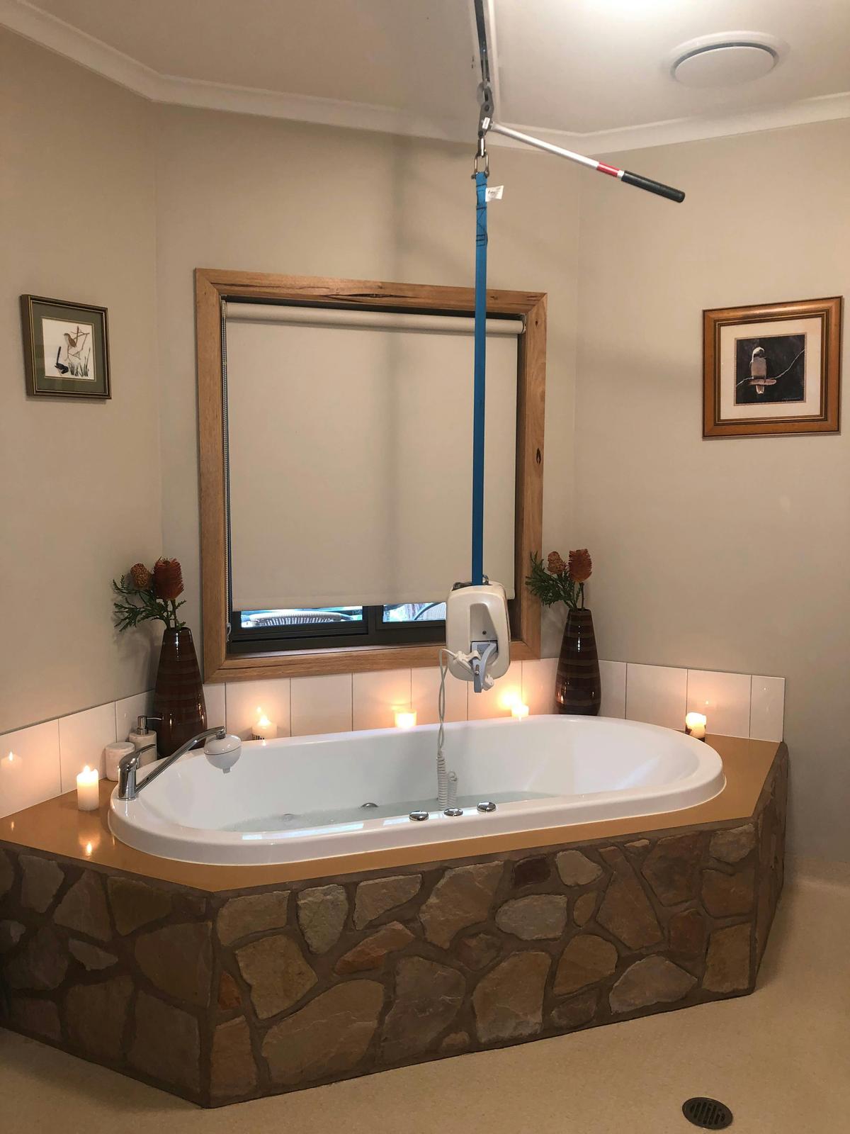 Spa bath with hoist available on request  ( you need to bring your own sling)
