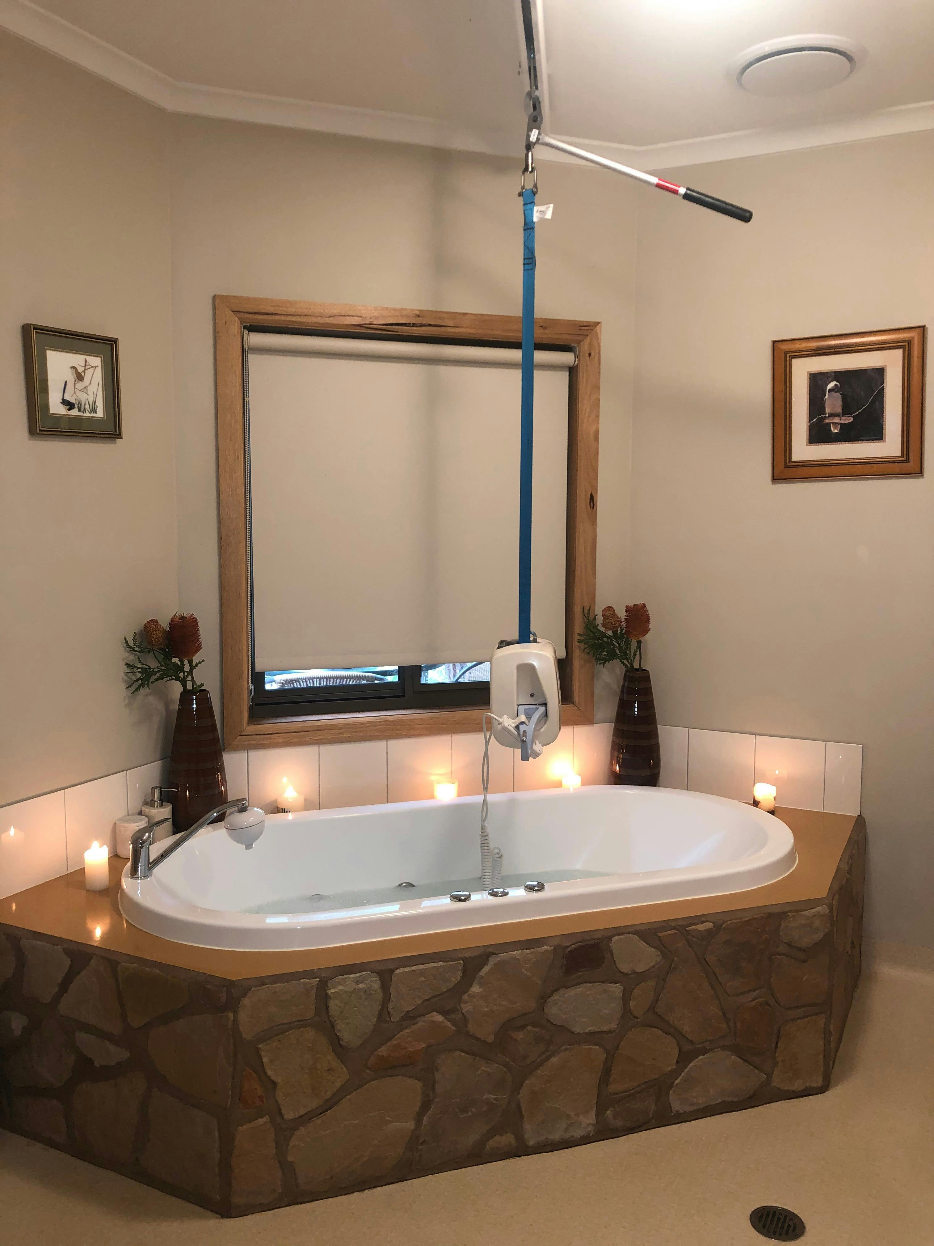 Spa bath with hoist available on request  ( you need to bring your own sling)