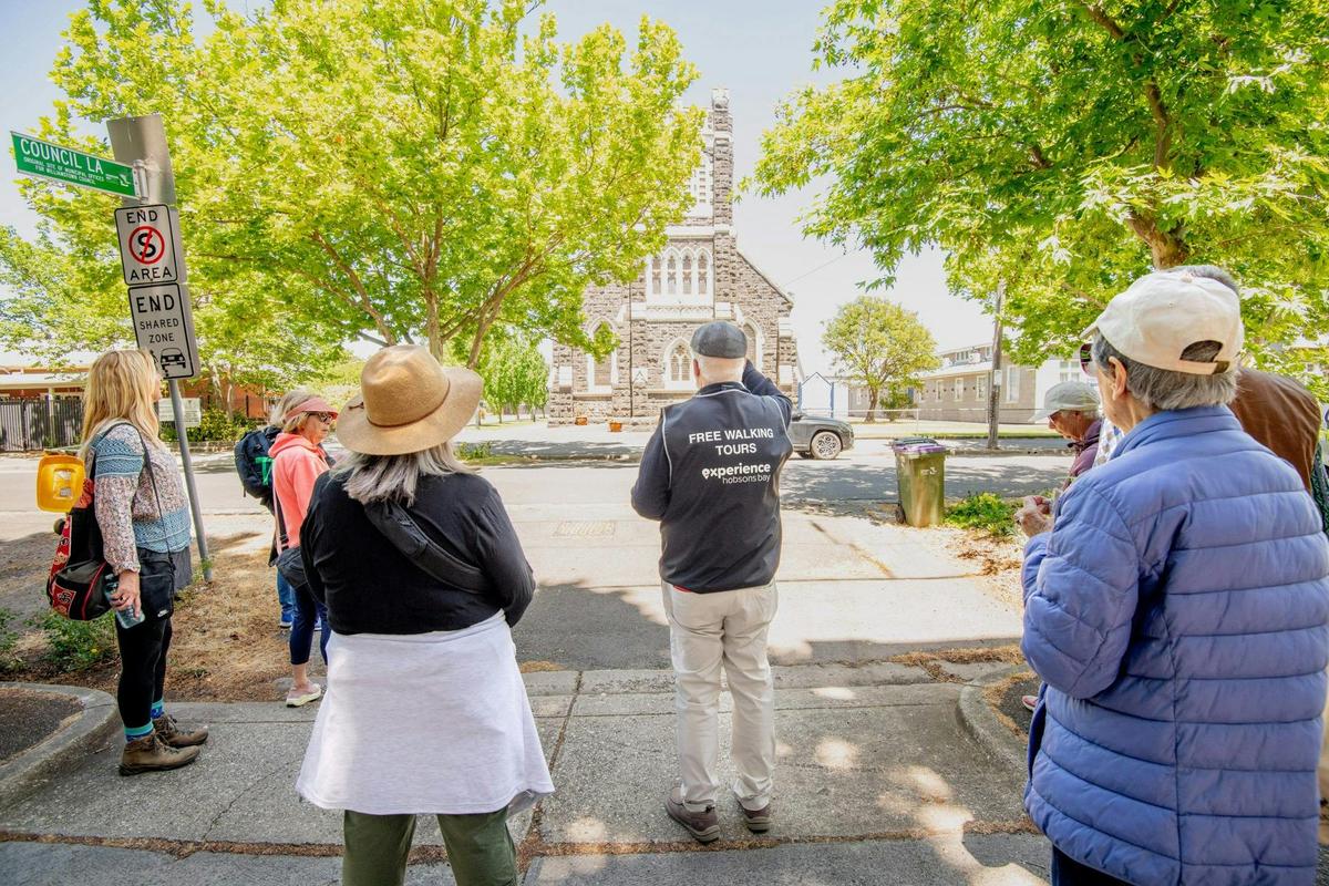 Williamstown walking tour guide describing history of St Andrews Presbyterian church.
