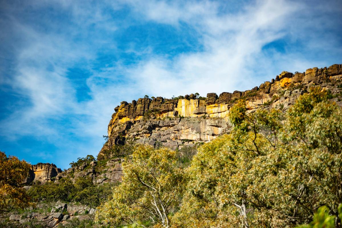 Silverband Lodge is set below the stunning Pinnacle in Halls Gap