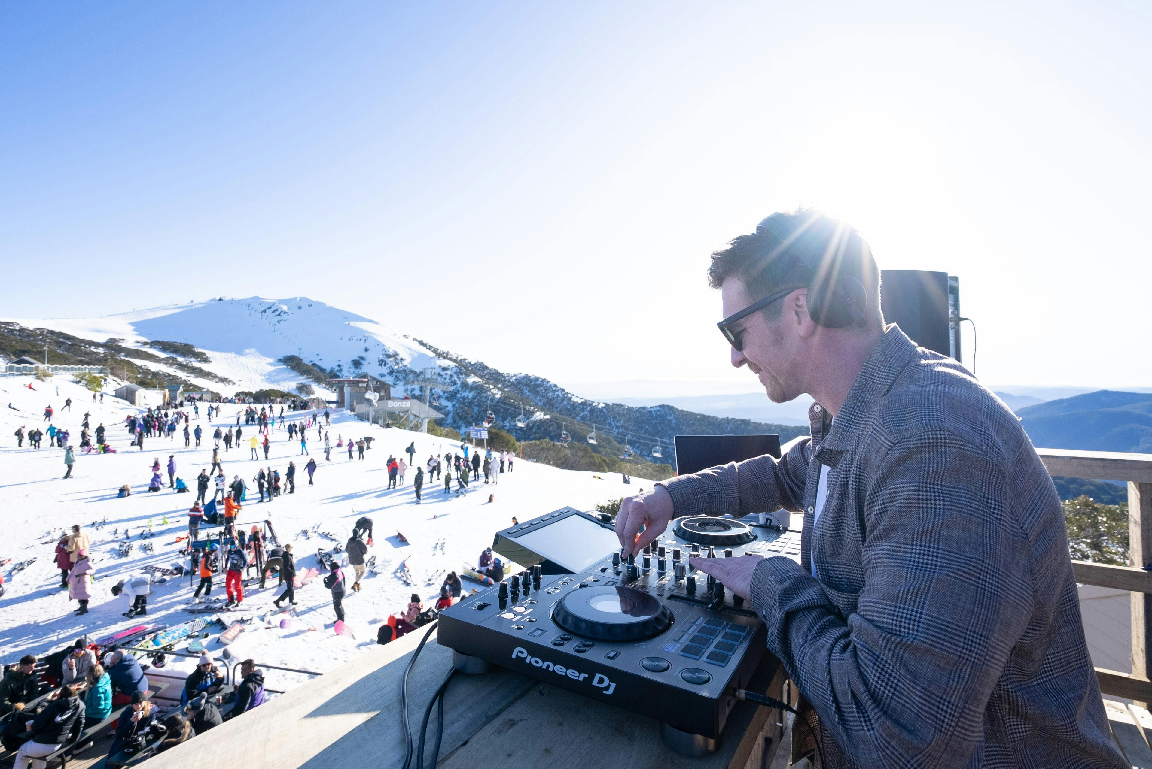 mt buller spurs dj view snow