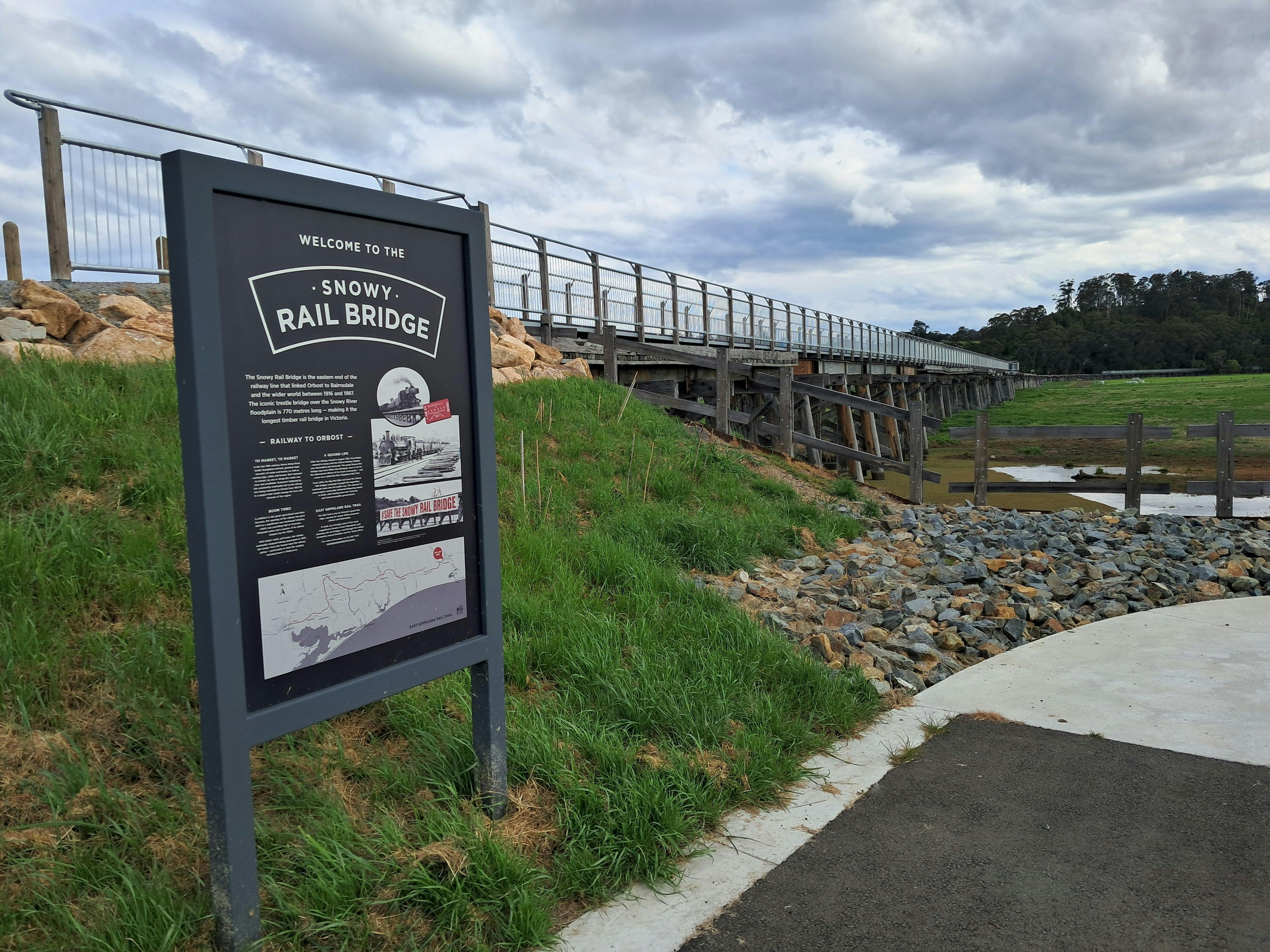 Welcome sign, eastern access Snowy Rail Bridge