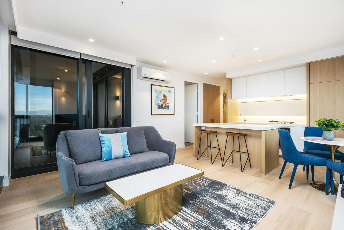 2 Bedroom 2 Bathroom Apartment - Kitchen & Living Area