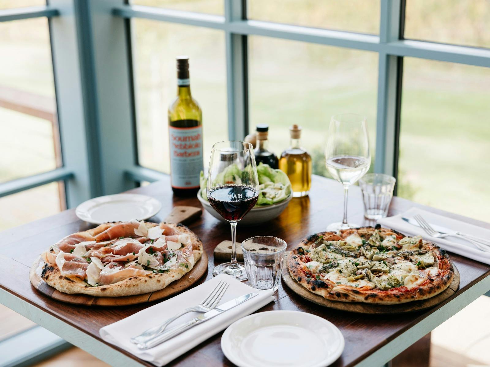 Pizza in Ai Fiori Trattoria