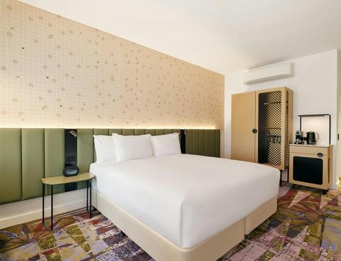 Deluxe King Room