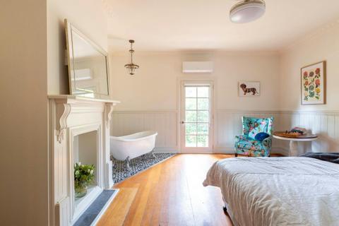 King Suite with Bath