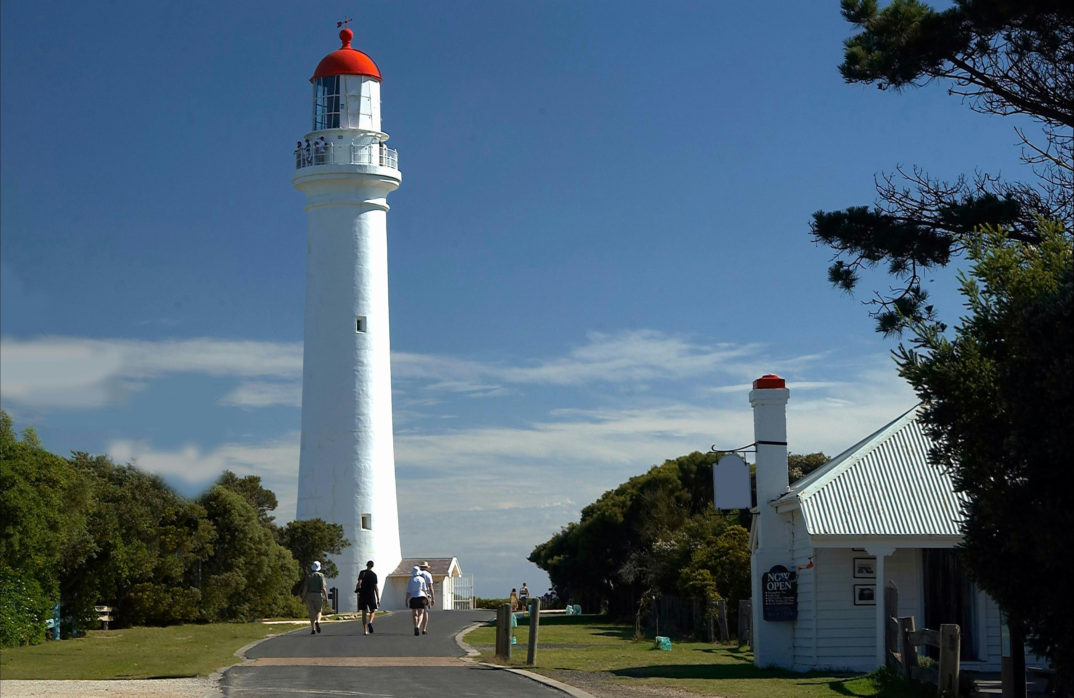 Looking down Federal St towards Split Point Lighthouse