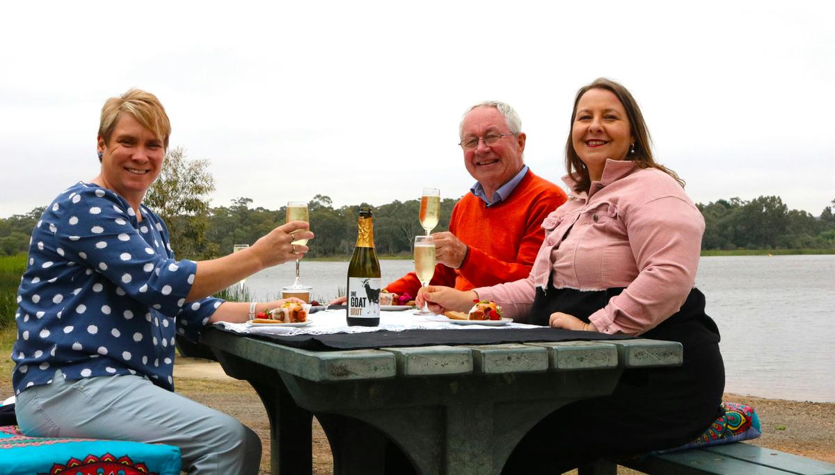 Silver Mink Tours' guests. Dessert picnic at Beaufort Lake.