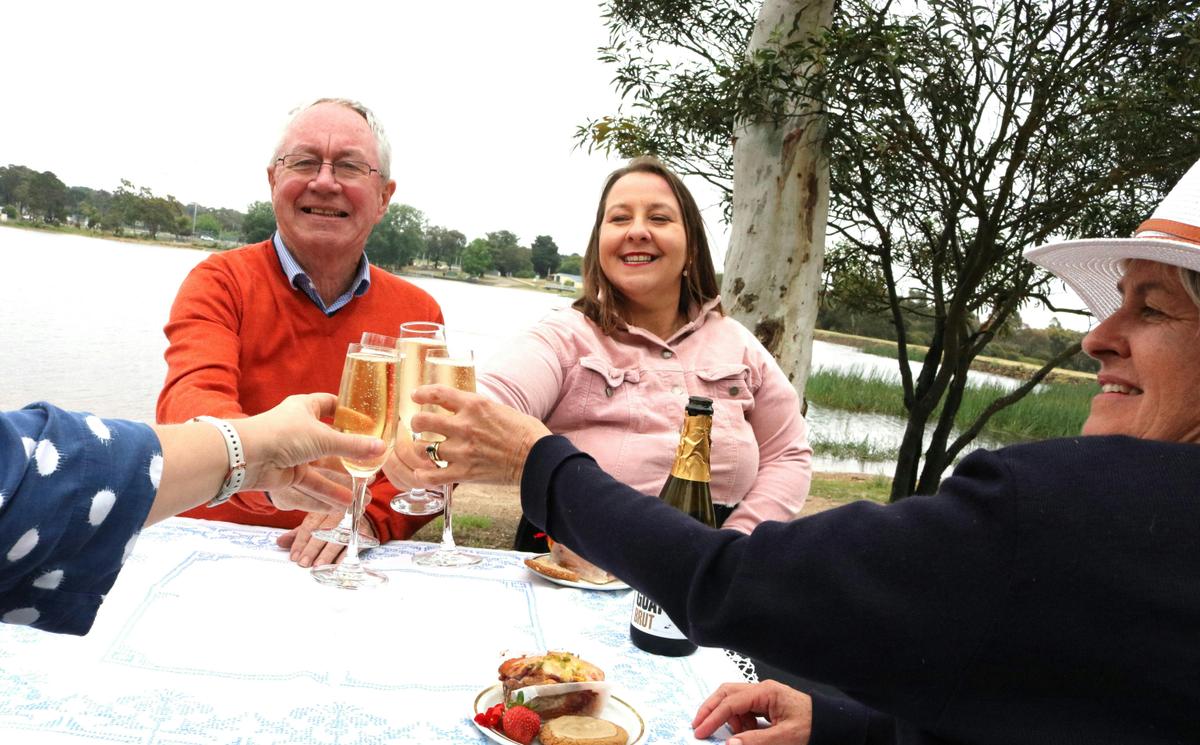 Silver Mink Tours guests_dessert and sparkling wine at Beaufort Lake