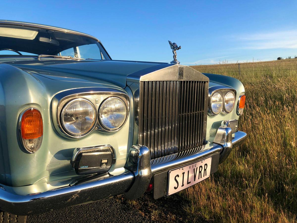 Silver Mink Tours - the stunning grill of "Minx the Rolls Royce"